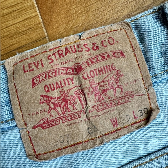 Vintage Levi’s Distressed Shorts size 25 - Picture 5 of 5